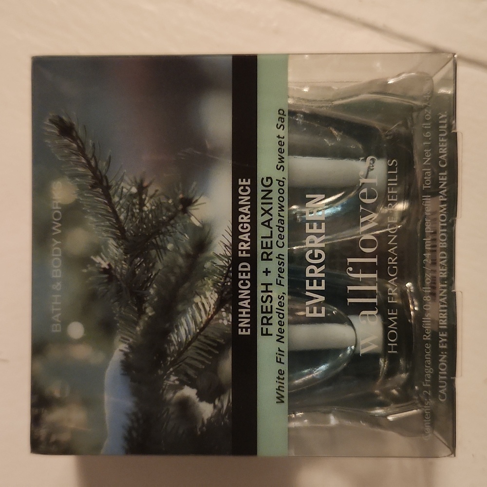 NWT Bath & Body Works Wallflower refills, evergreen